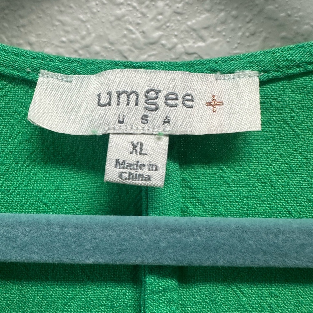 Umgee Overaized Emerald Green Top-Perfect for St Patty’s Day - Picture 2 of 3